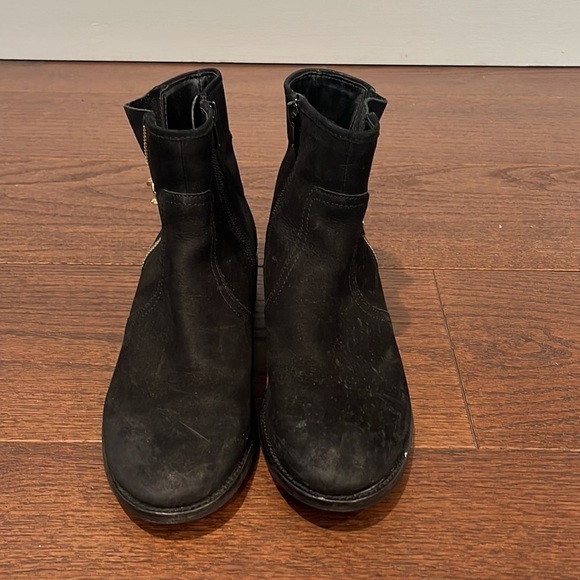 STEVE Madden Women’s Black Flat Booties Size 7.5 - Picture 2 of 8